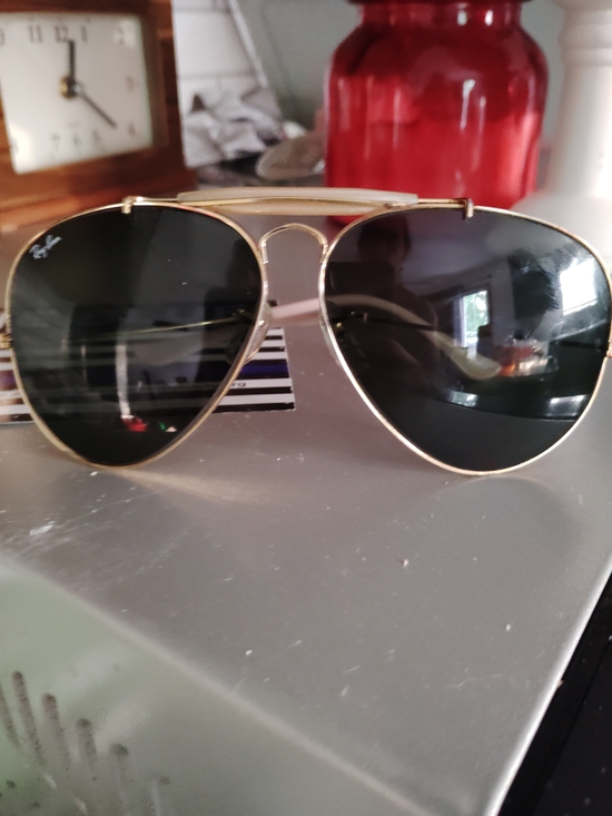 Ray-Ban Other - Ray-Ban Classic Aviator Sunglasses - Gold Frame with Dark Green Lenses